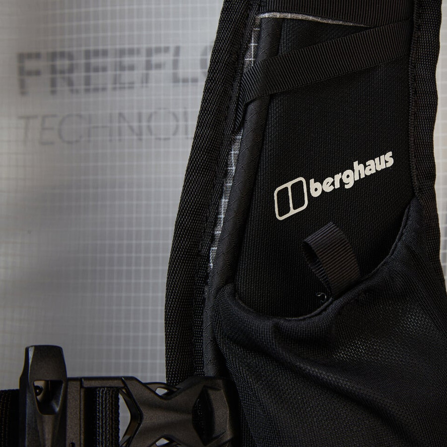 unisex freeflow 30l pack greyblack berghaus