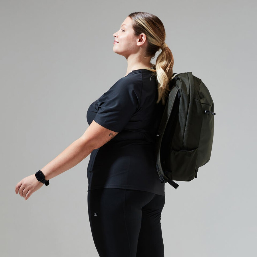 womens 247 tech tee super stretch crew - black berghaus